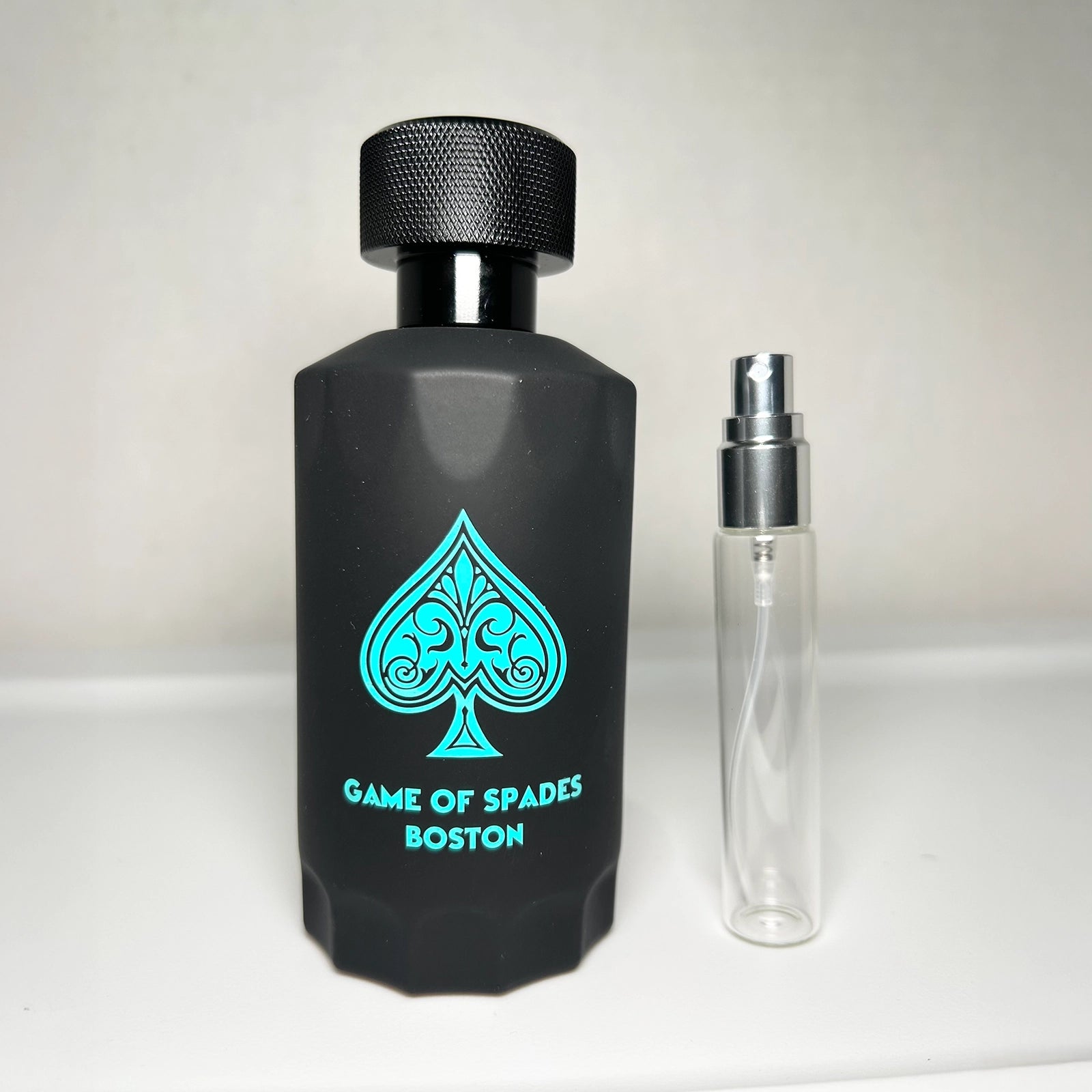 Game of Spades Boston parfum bottle with 8 mL travel-size decant sprayer by Jo Milano Paris, unisex luxury fragrance